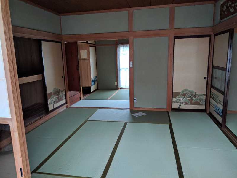 My old school traditional style house, does it get any more Japanese than tatami mats!?